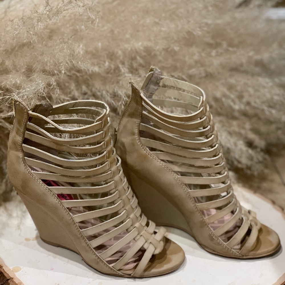 BeTsey JOHNSON 4in wedged heels 👠